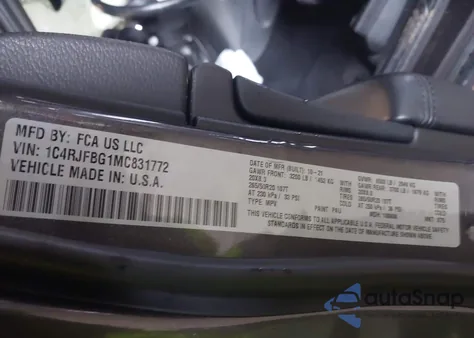 2021 Jeep Grand Cherokee Limited 4X4 from USA, damaged, VIN 1C4RJFBG1MC831772